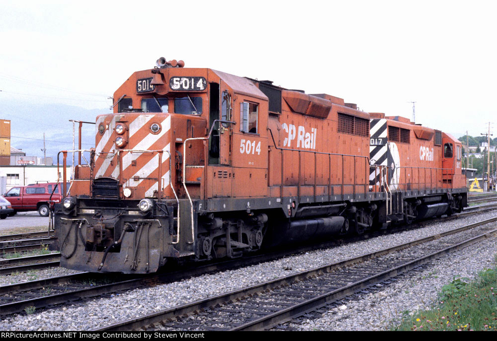 CP Rail GP35's CP #5014 & #5017